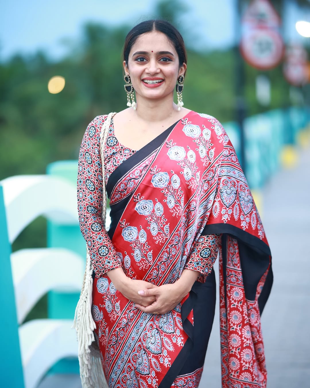 CLOVIRA Black and Blue Pure Soft Crepe Silk Ready-to-Wear Saree