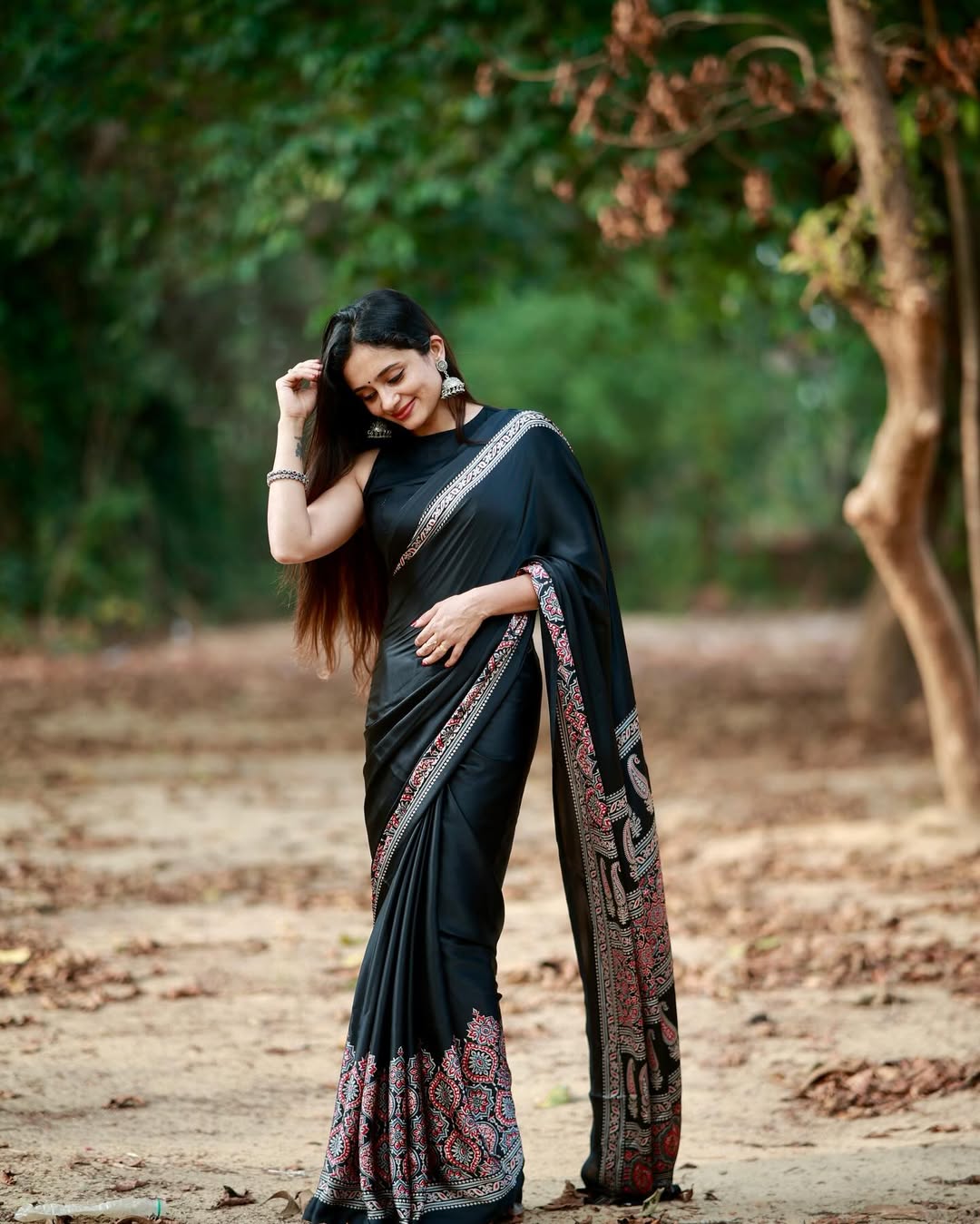 CLOVIRA Black and Green Pure Soft Crepe Silk Ready-to-Wear Saree
