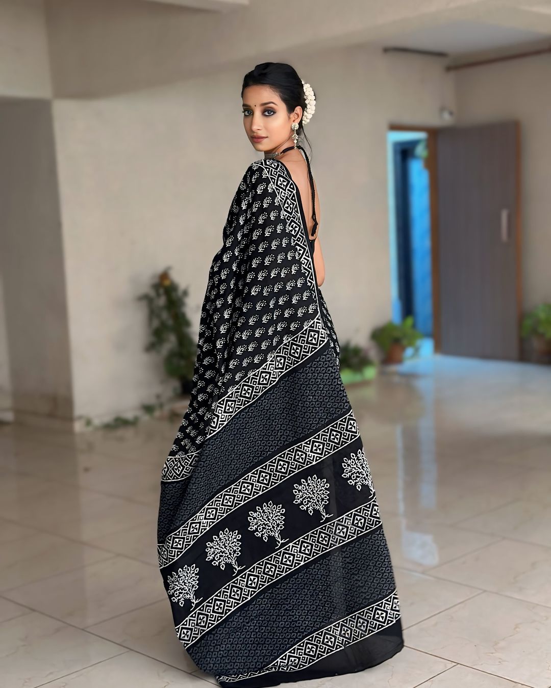 CLOVIRA Black Pure Soft Cotton Ready-to-Wear Saree