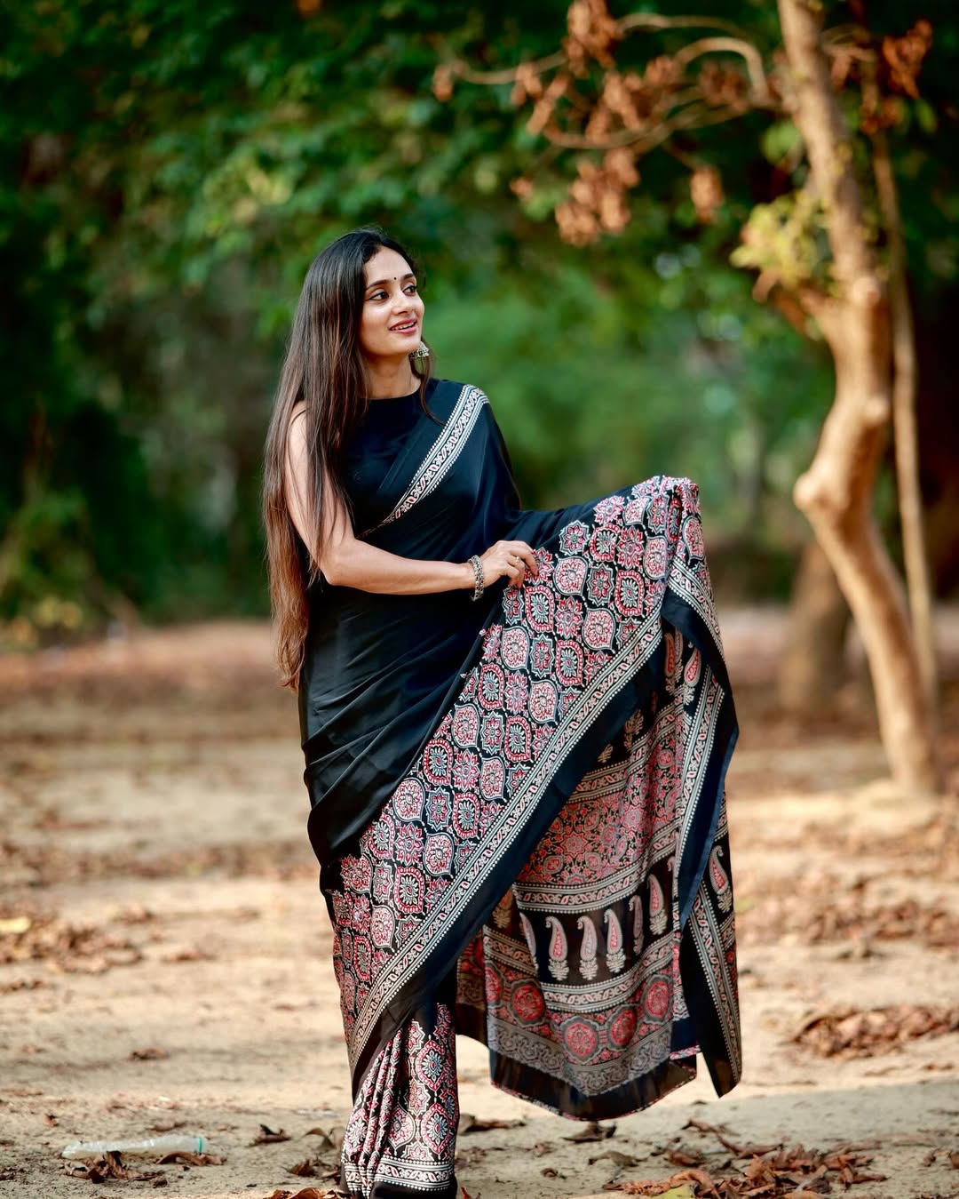 CLOVIRA Black and Green Pure Soft Crepe Silk Ready-to-Wear Saree