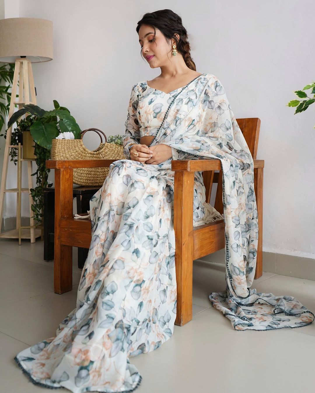 Effortless 1-Minute Ready-To-Wear White Georgette Saree | Printed Design with Blouse Piece