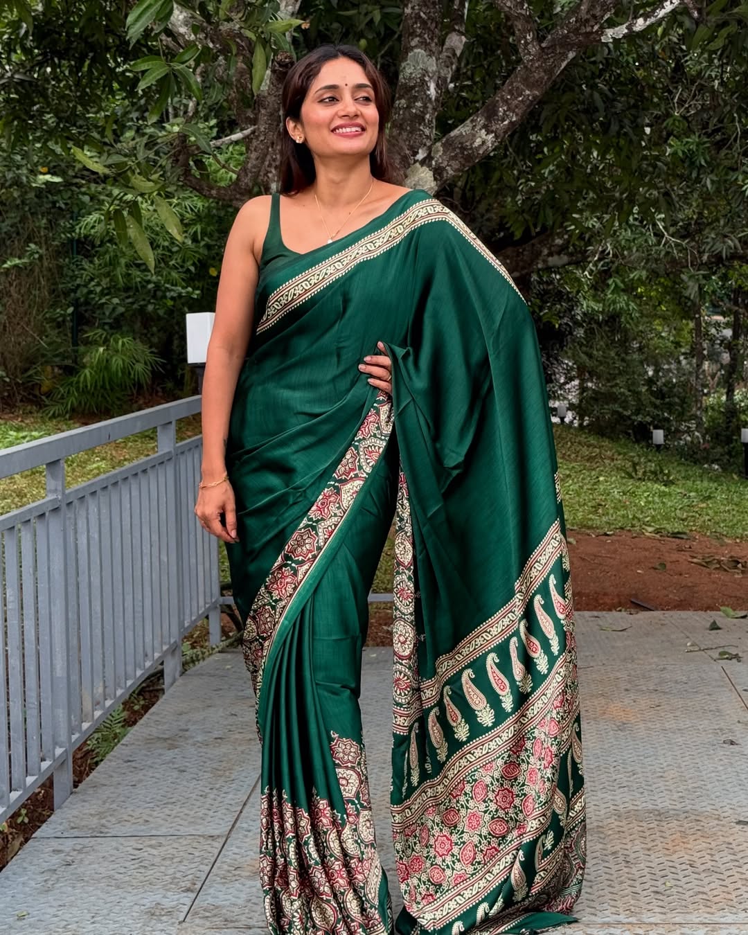 CLOVIRA Black and Green Pure Soft Crepe Silk Ready-to-Wear Saree