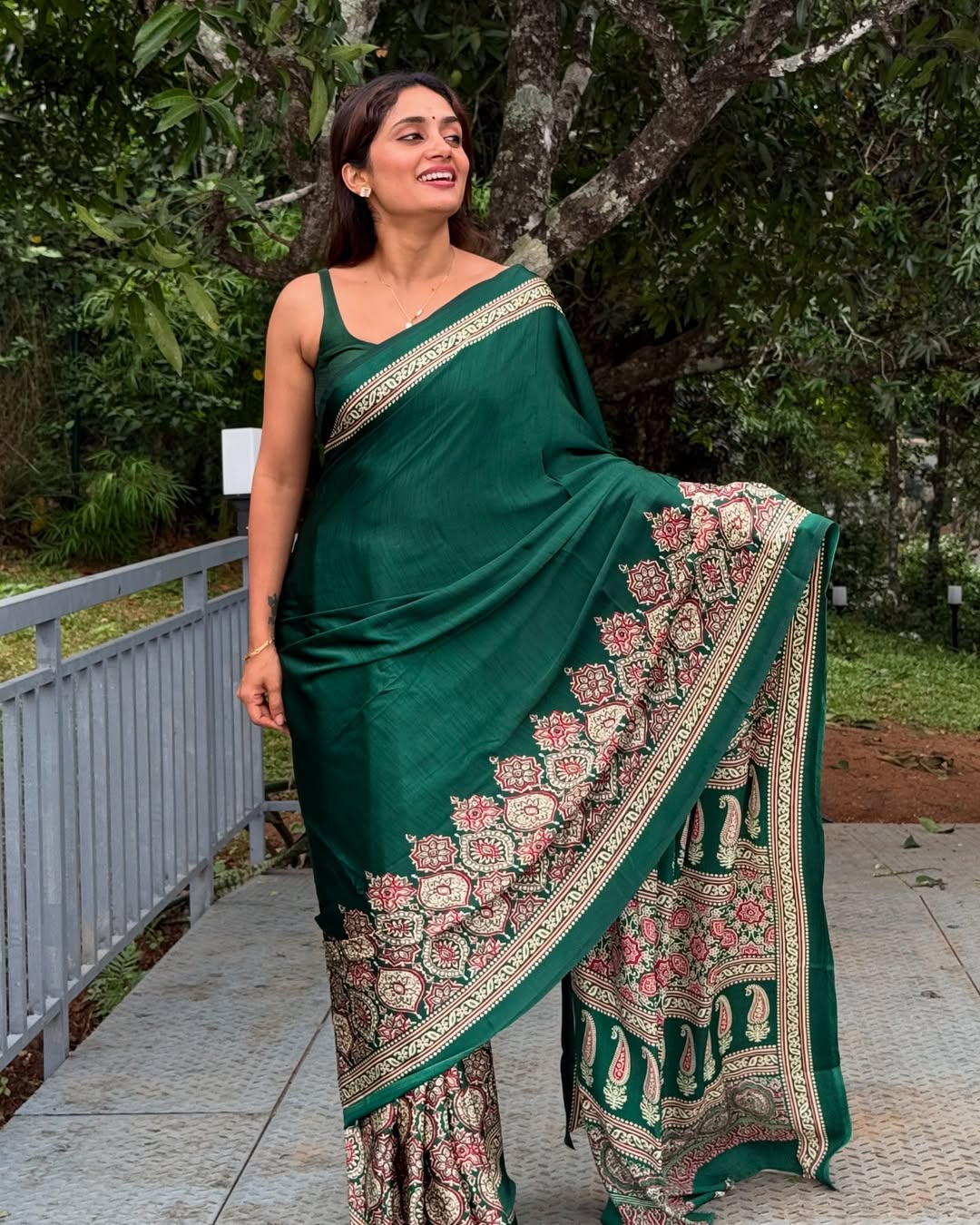 CLOVIRA Black and Green Pure Soft Crepe Silk Ready-to-Wear Saree