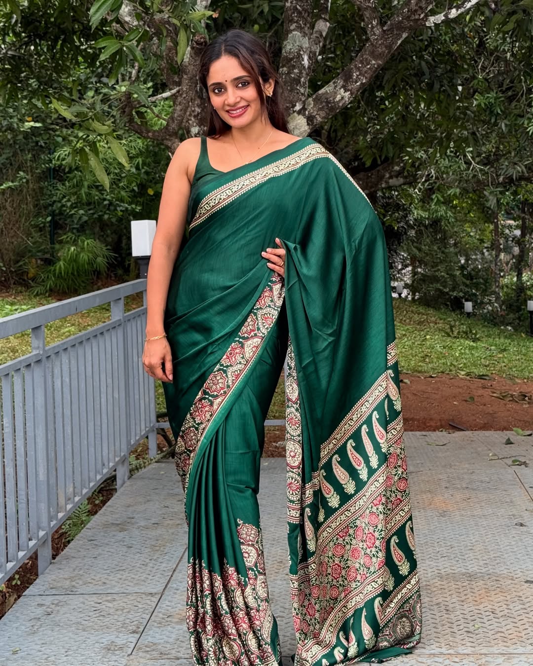 CLOVIRA Black and Green Pure Soft Crepe Silk Ready-to-Wear Saree